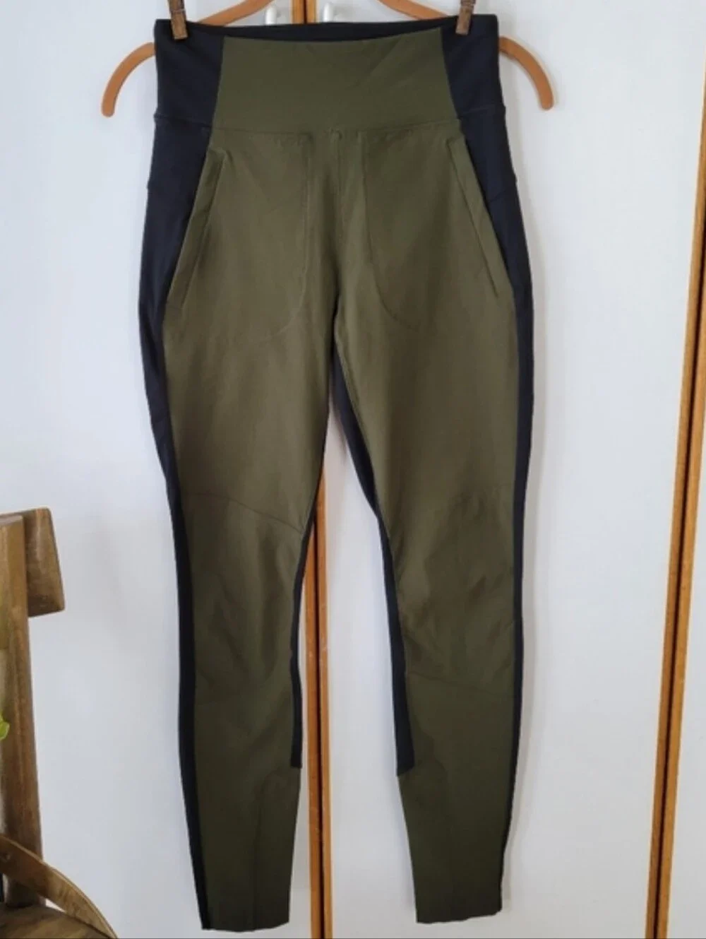 Athleta Headlands Hybrid Cargo Tight Pants 4 Hiking Leggings Lot Bundle